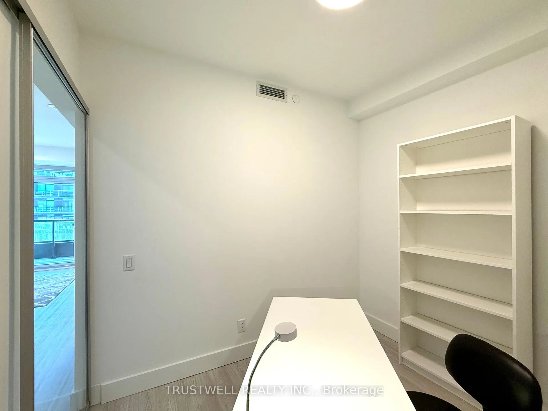 Photo 14 of Unit 503, 6 Greenbriar Road, North York, Bayview Village — HOMEH