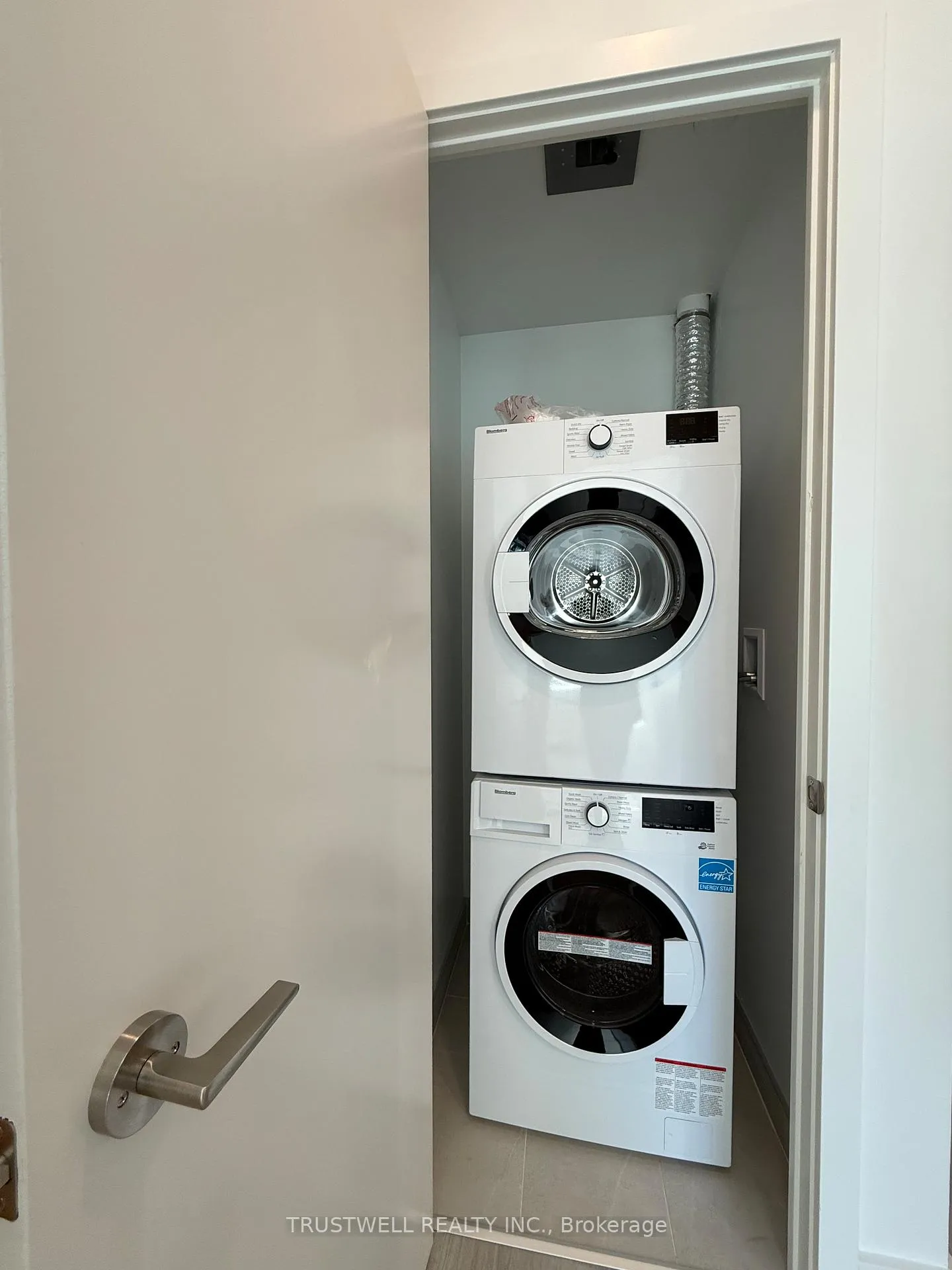 Photo 16 of Unit 503, 6 Greenbriar Road, North York, Bayview Village — HOMEH