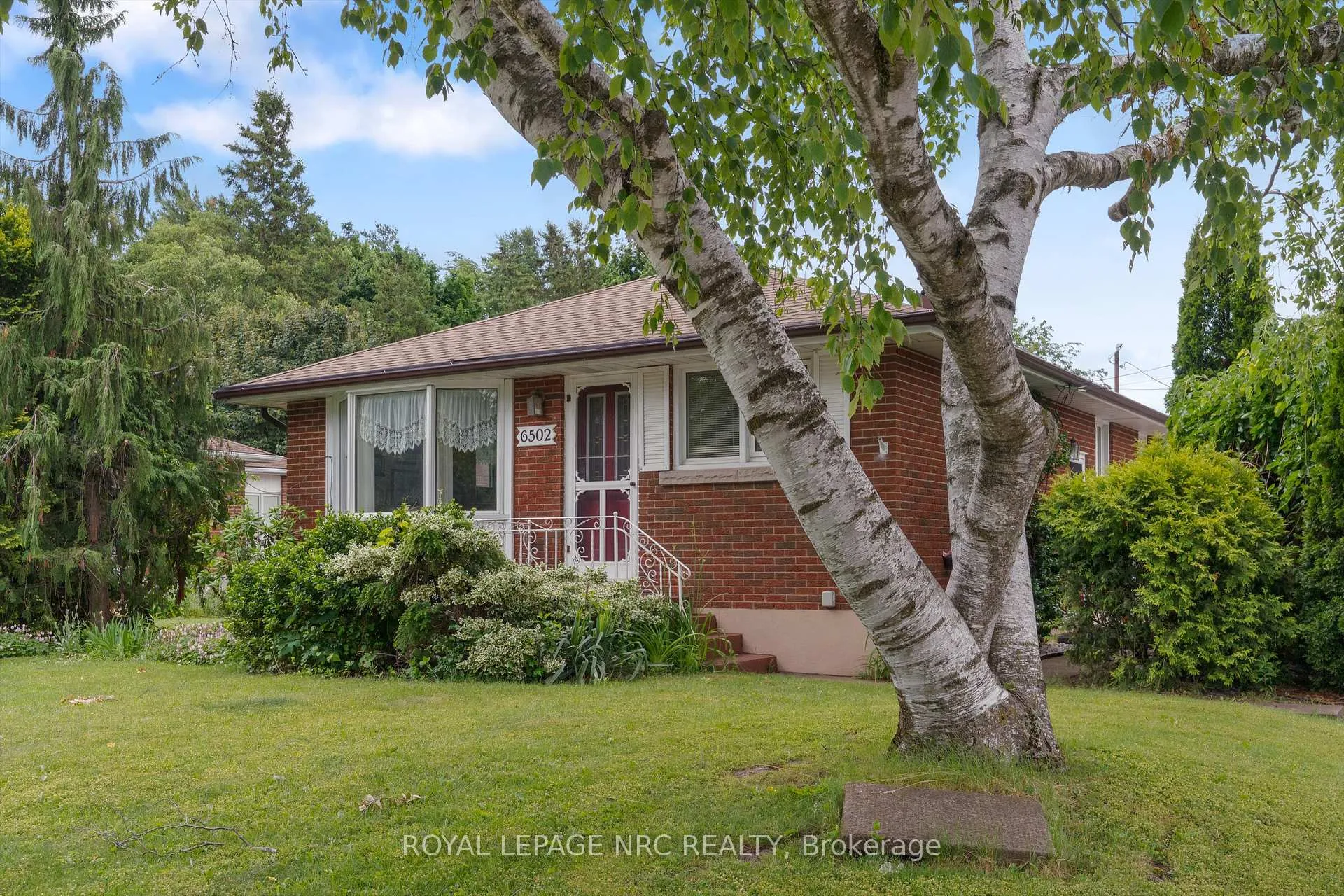 Photo 1 of 6502 Brock Street, Niagara Falls, Stamford — HOMEH
