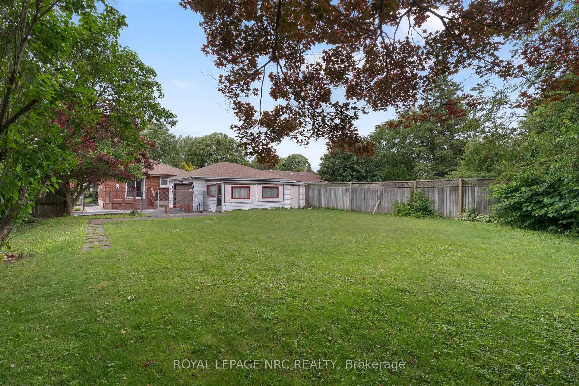 Photo 4 of 6502 Brock Street, Niagara Falls, Stamford — HOMEH