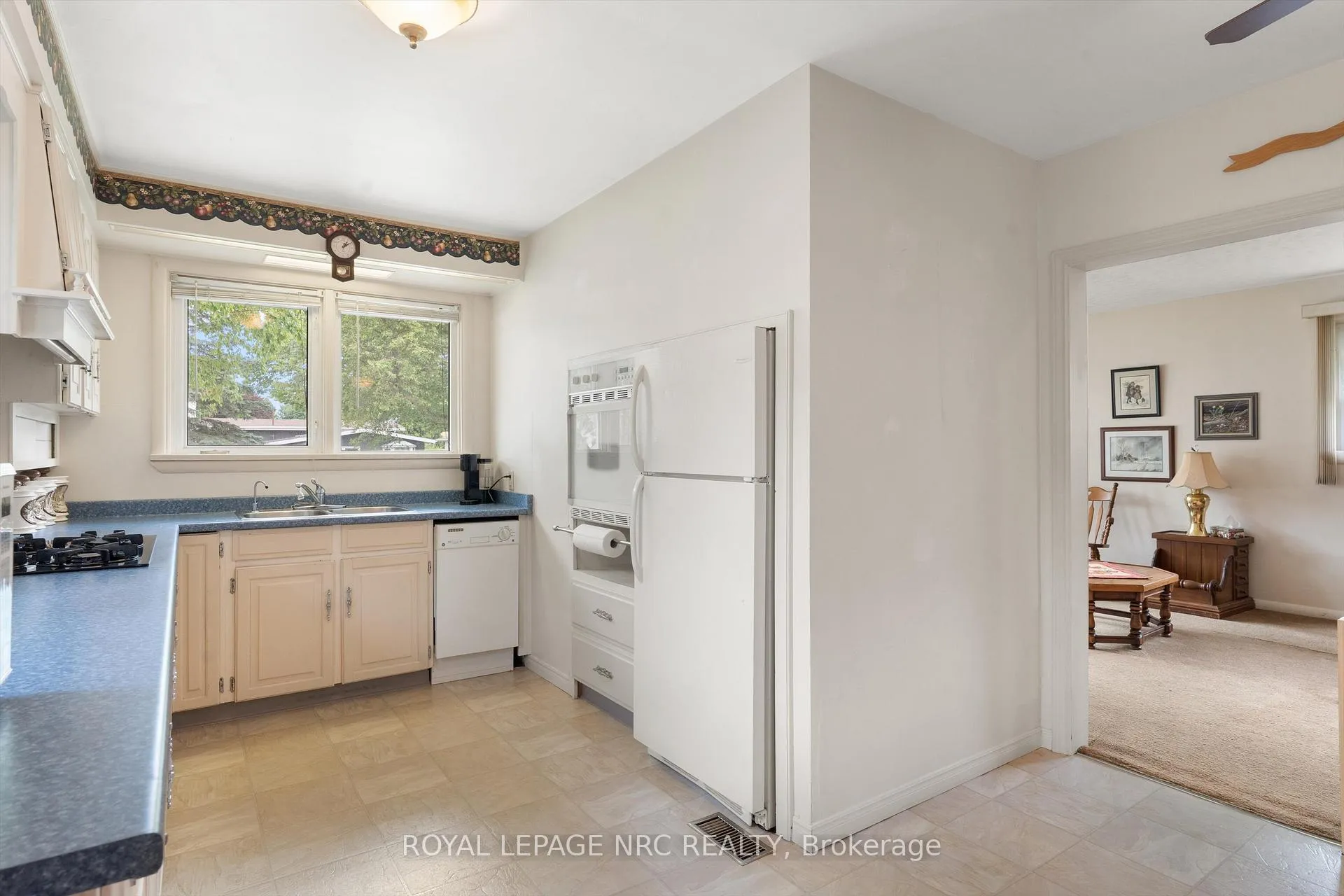 Photo 9 of 6502 Brock Street, Niagara Falls, Stamford — HOMEH