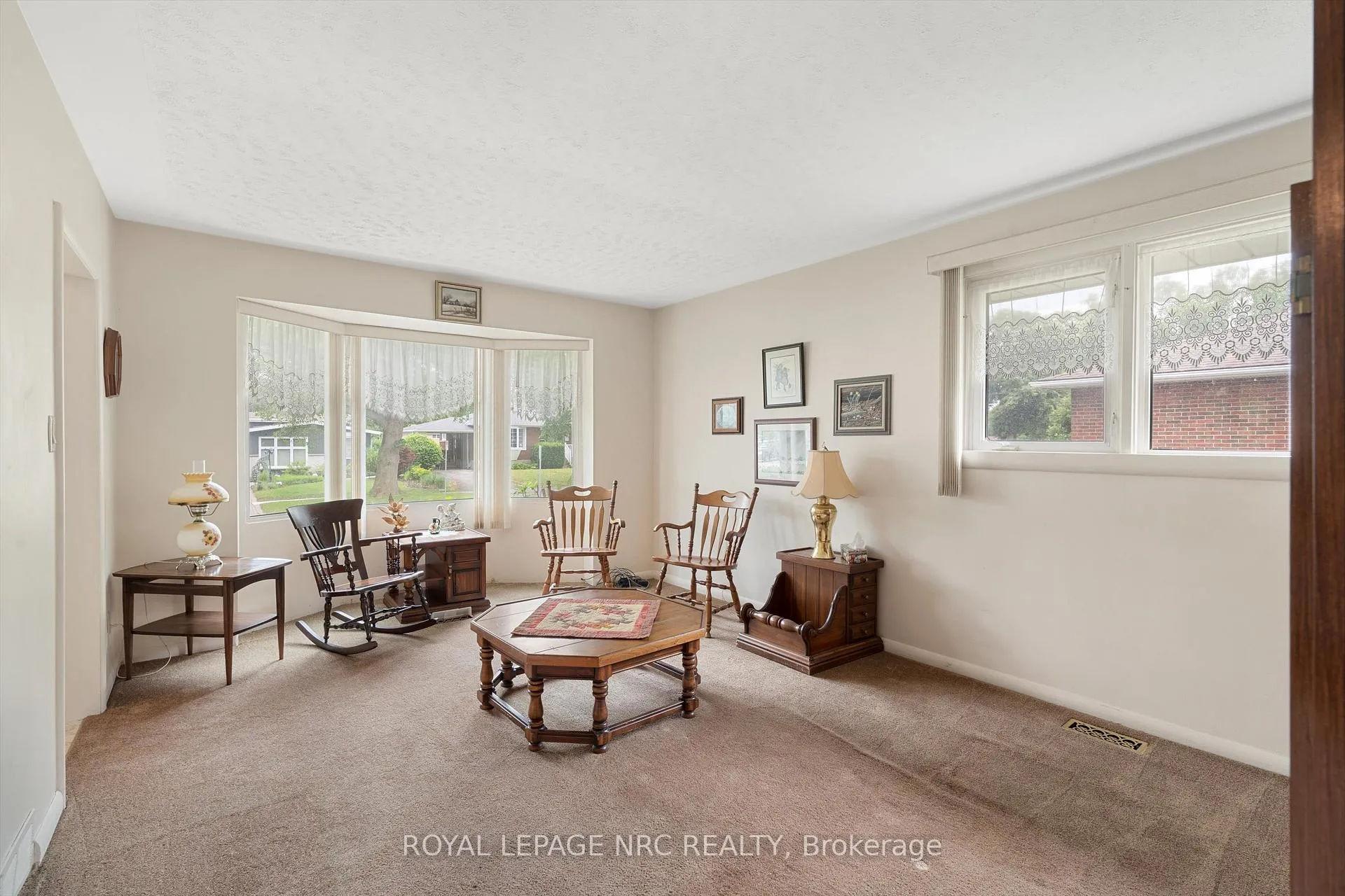 Photo 12 of 6502 Brock Street, Niagara Falls, Stamford — HOMEH