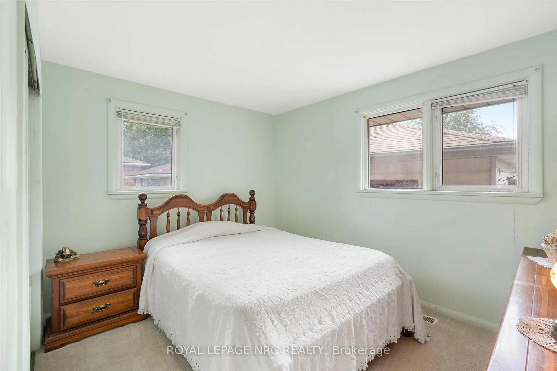 Photo 16 of 6502 Brock Street, Niagara Falls, Stamford — HOMEH