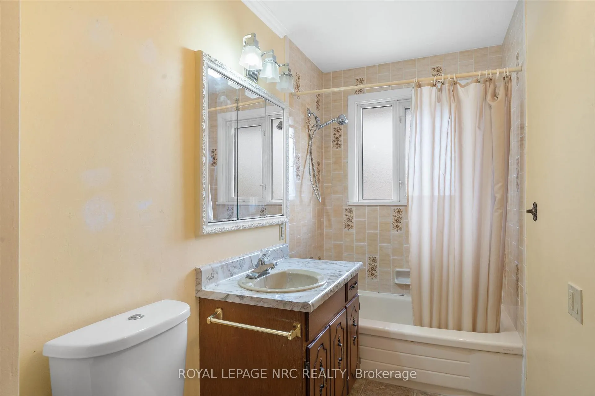Photo 20 of 6502 Brock Street, Niagara Falls, Stamford — HOMEH