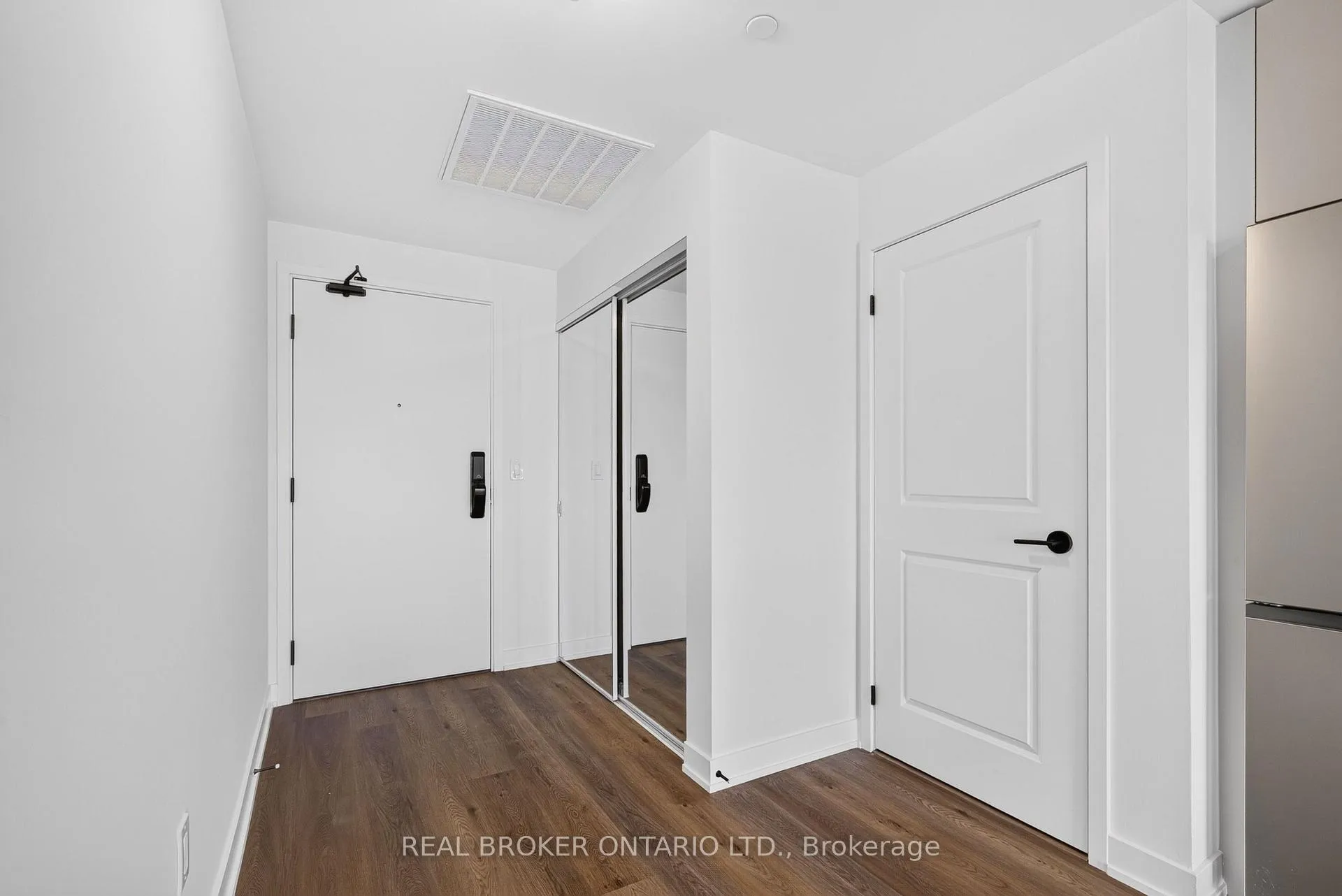 Photo 2 of Unit 1411, 2075 Lakeshore Road, Burlington, Brant — HOMEH