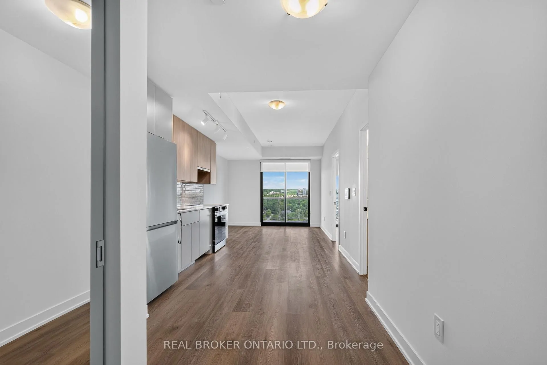 Photo 3 of Unit 1411, 2075 Lakeshore Road, Burlington, Brant — HOMEH