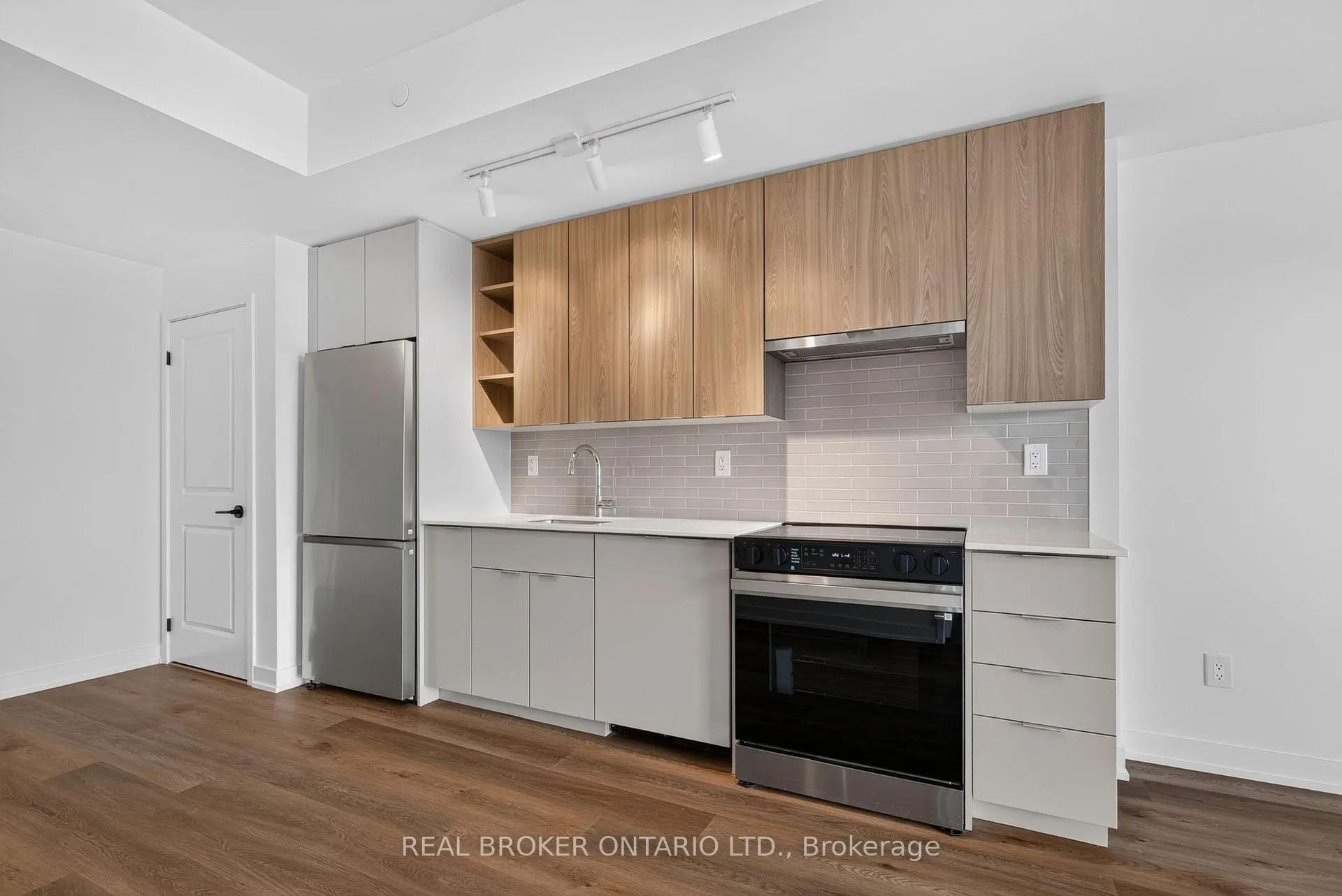 Photo 6 of Unit 1411, 2075 Lakeshore Road, Burlington, Brant — HOMEH