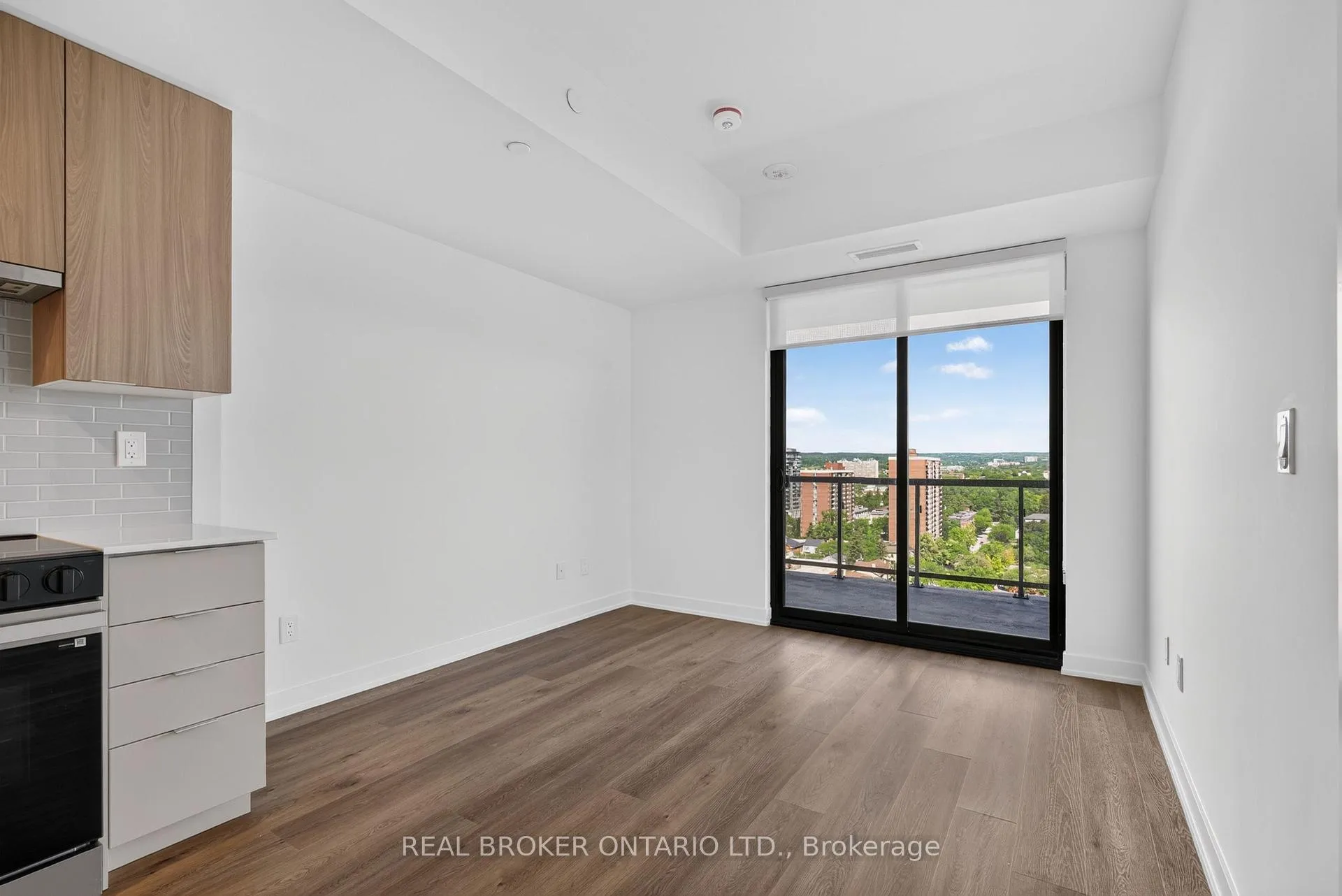 Photo 8 of Unit 1411, 2075 Lakeshore Road, Burlington, Brant — HOMEH