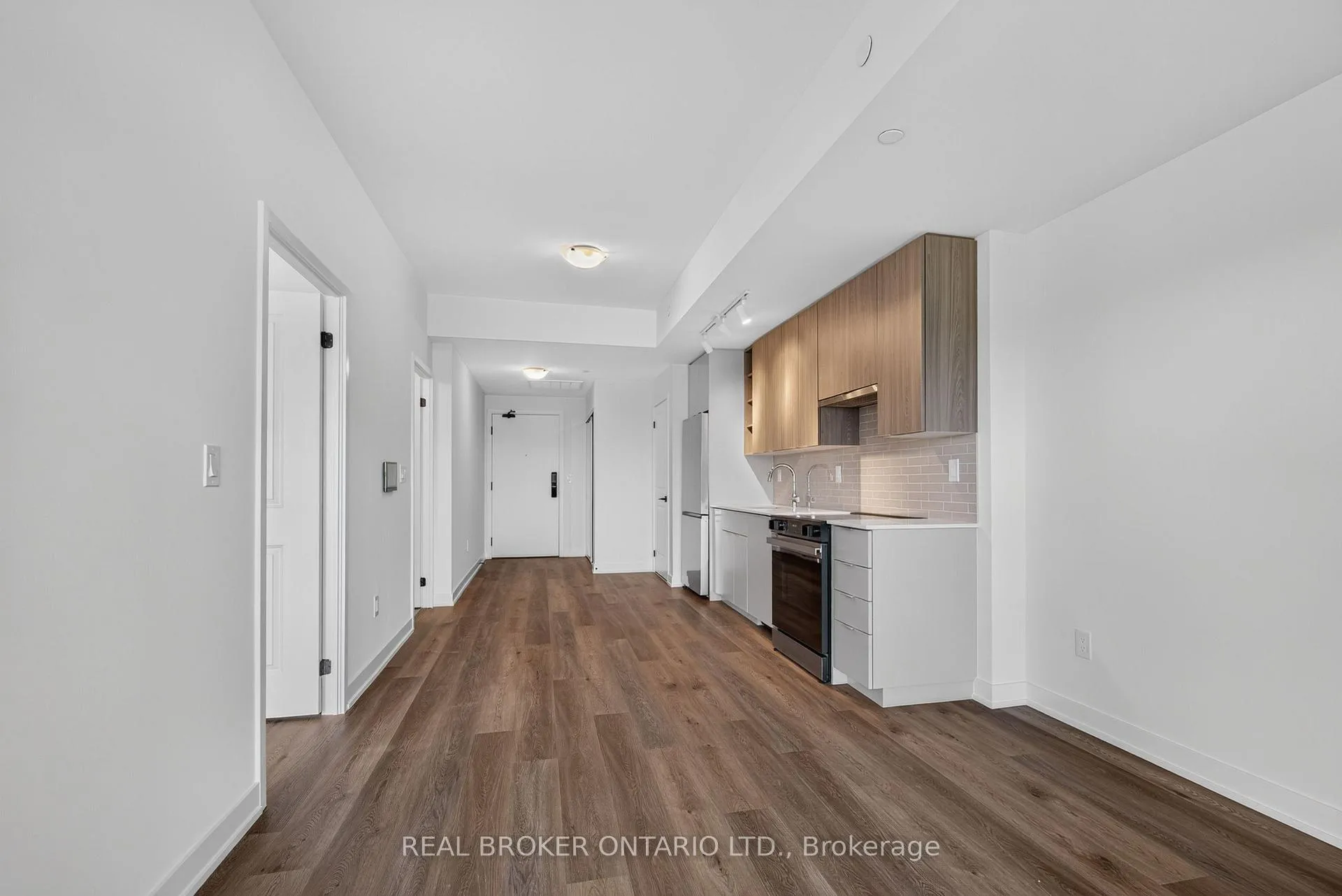 Photo 9 of Unit 1411, 2075 Lakeshore Road, Burlington, Brant — HOMEH