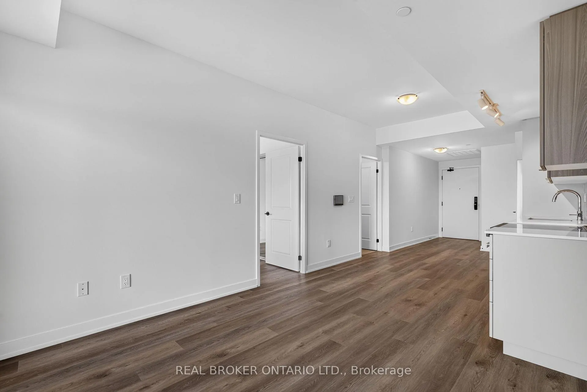Photo 10 of Unit 1411, 2075 Lakeshore Road, Burlington, Brant — HOMEH