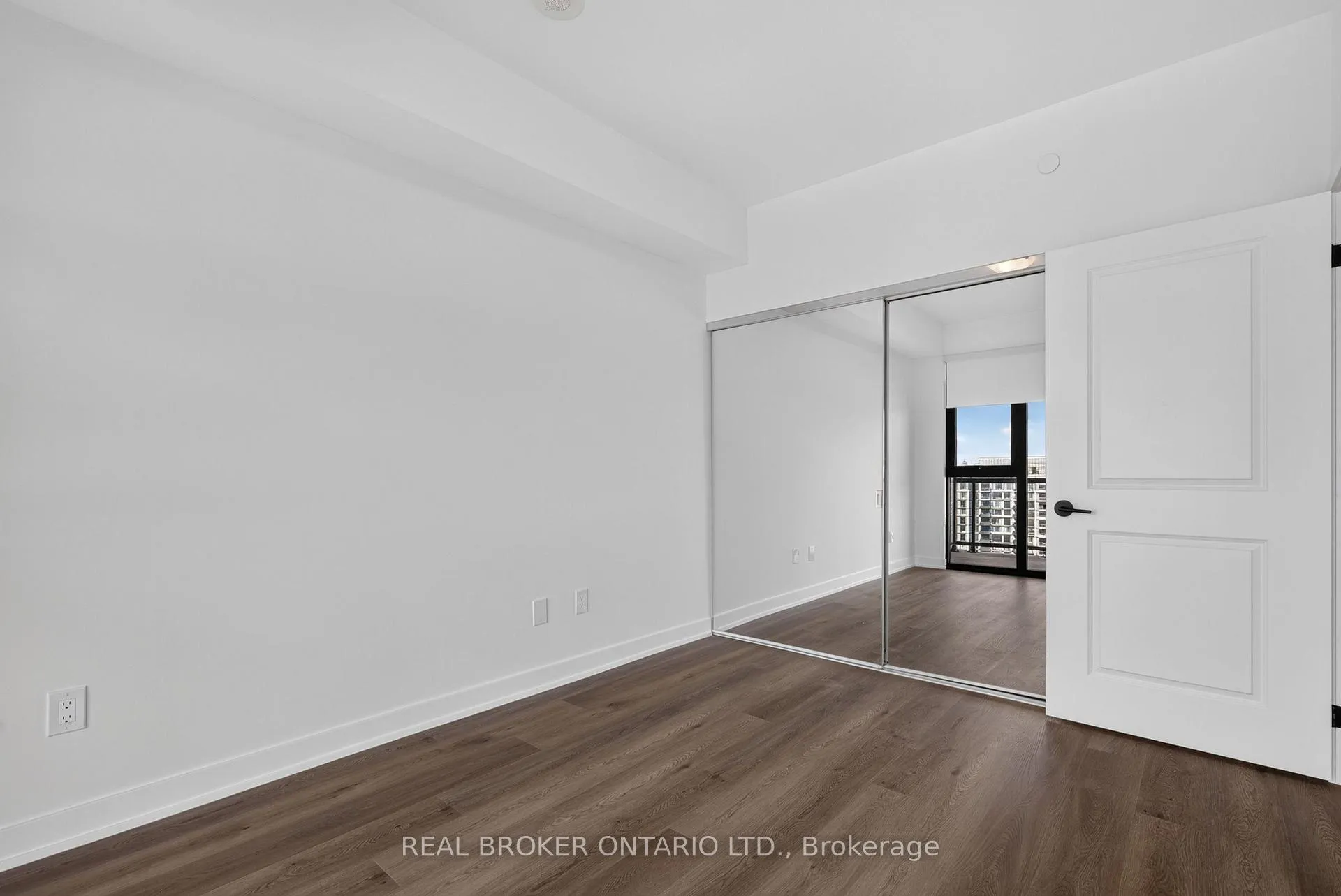 Photo 14 of Unit 1411, 2075 Lakeshore Road, Burlington, Brant — HOMEH