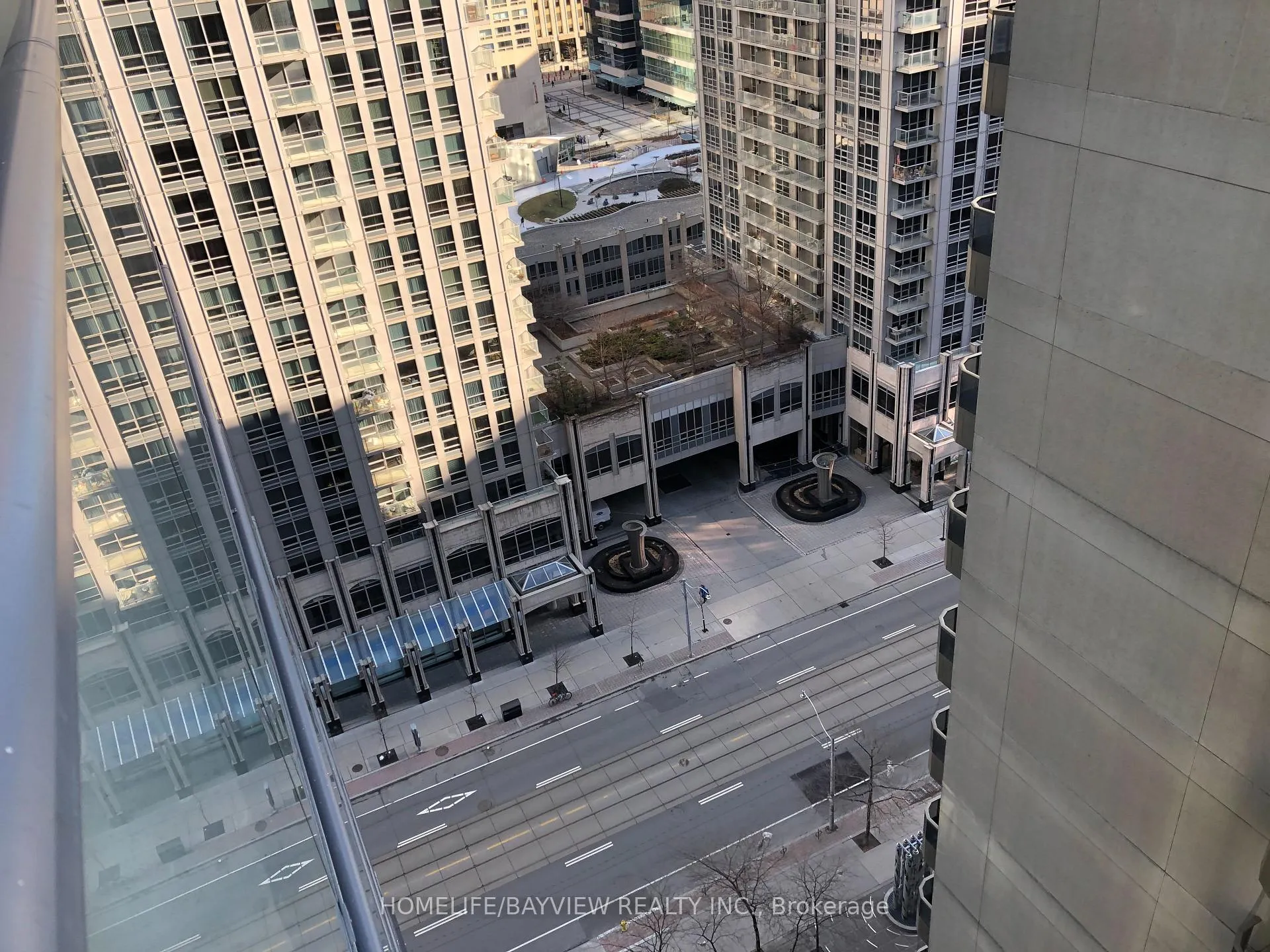 Photo 7 of Unit 1709, 770 Bay Street, Toronto, Bay Street Corridor — HOMEH