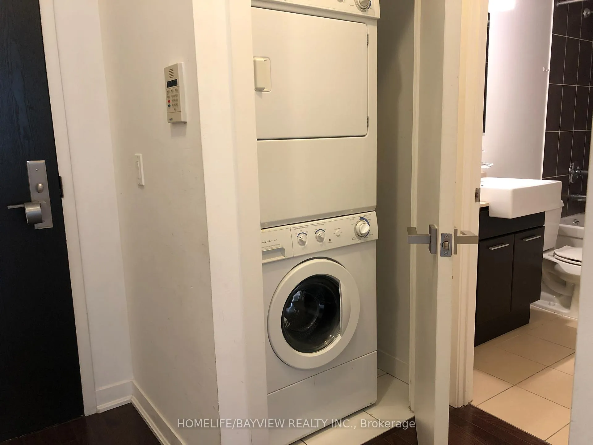 Photo 8 of Unit 1709, 770 Bay Street, Toronto, Bay Street Corridor — HOMEH