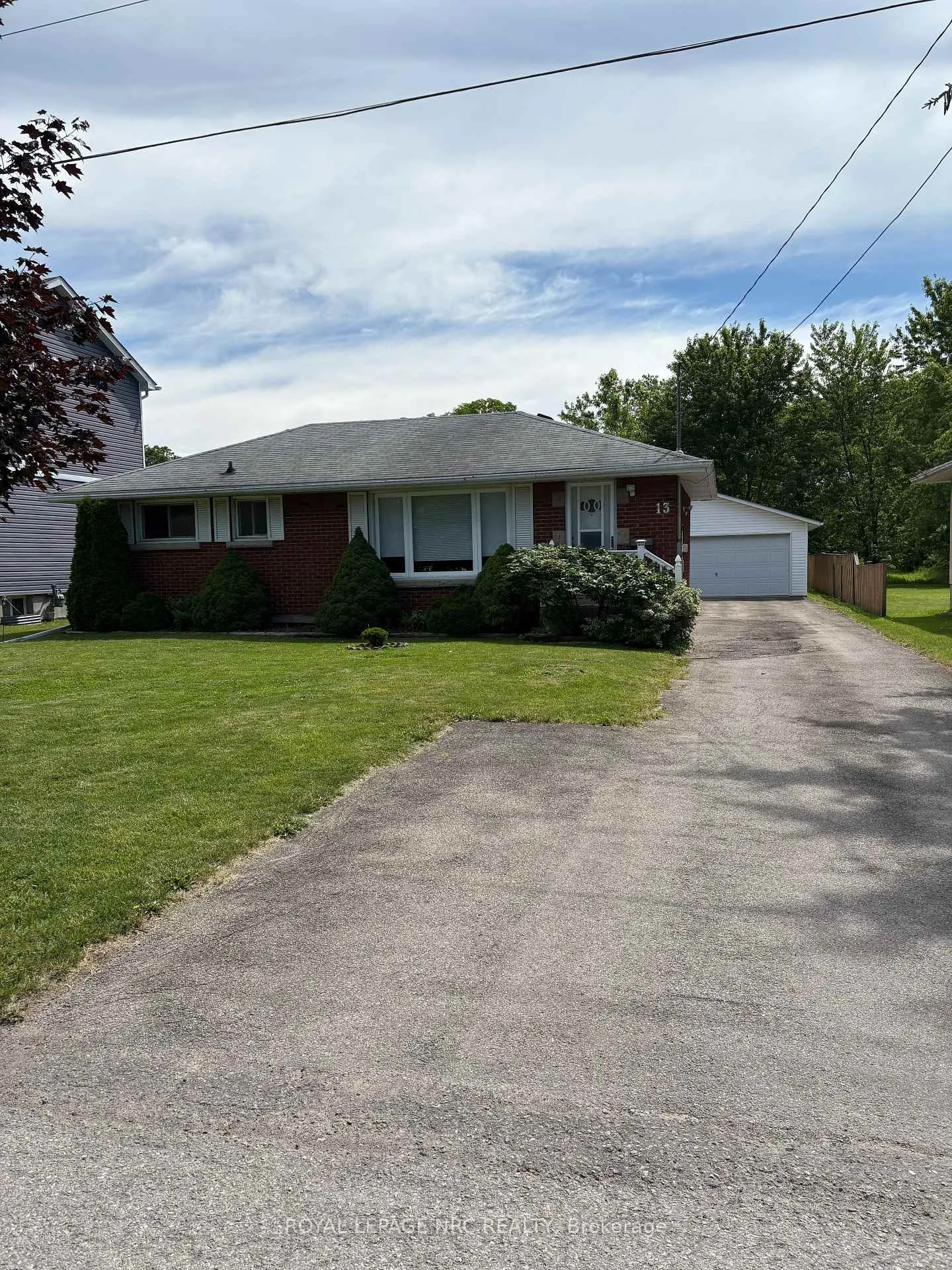 Photo 1 of 13 Bosnich Avenue, Welland, Broadway — HOMEH