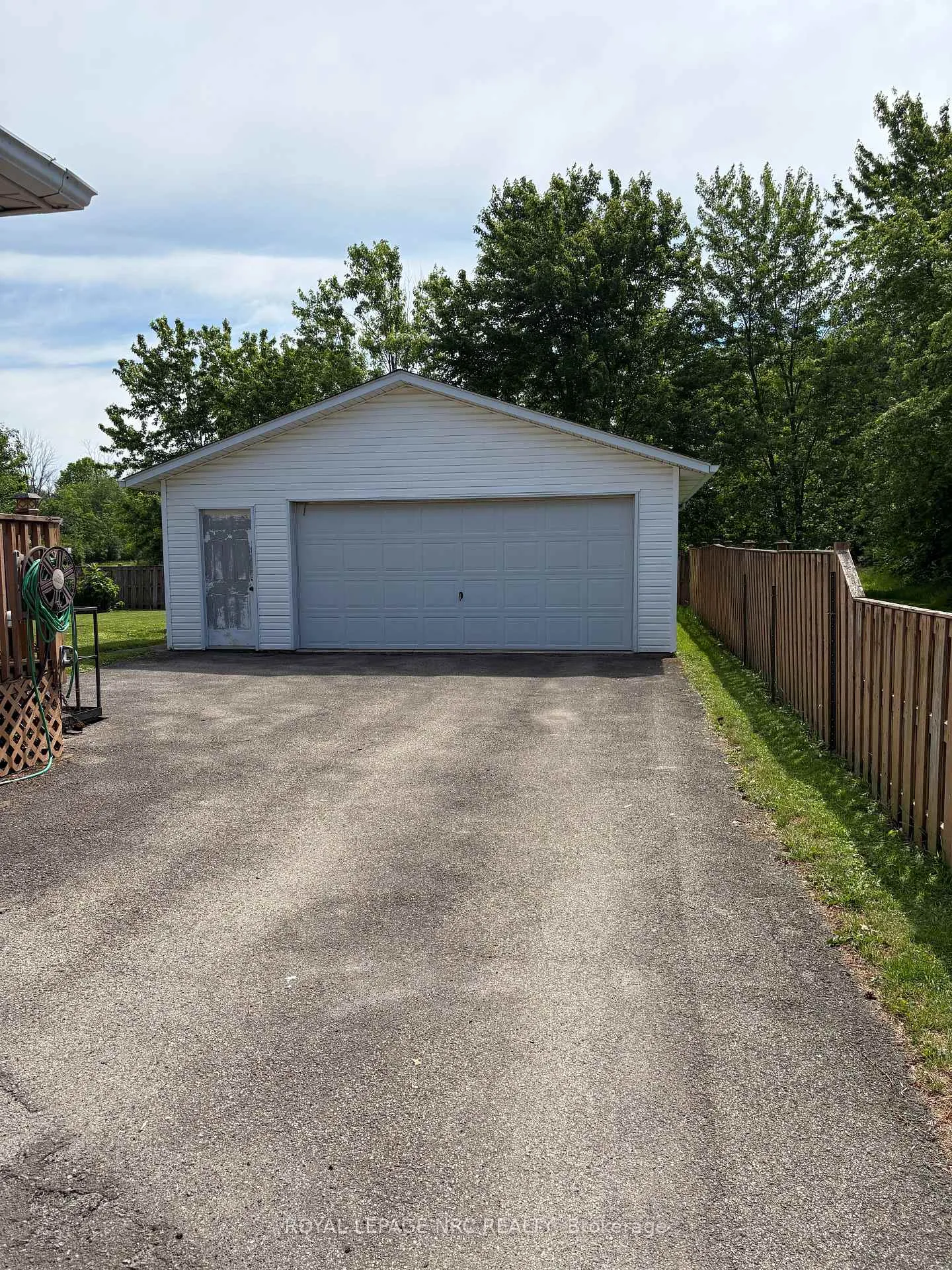 Photo 2 of 13 Bosnich Avenue, Welland, Broadway — HOMEH