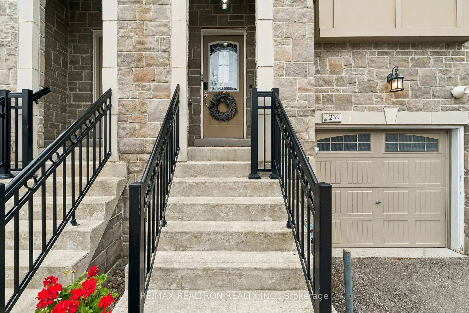 Photo 4 of 216 Appleton Court, Newmarket, Central Newmarket — HOMEH