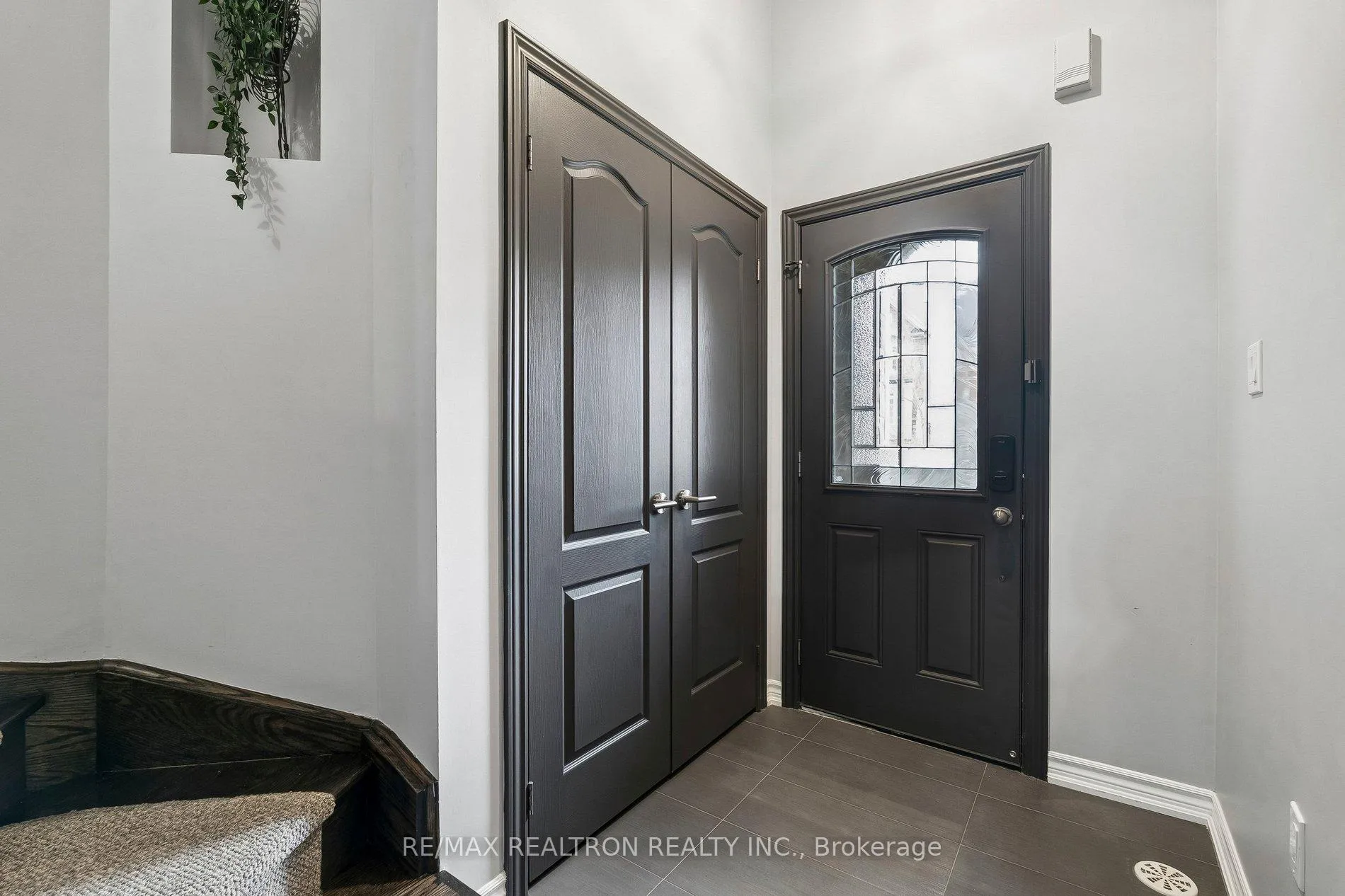 Photo 5 of 216 Appleton Court, Newmarket, Central Newmarket — HOMEH