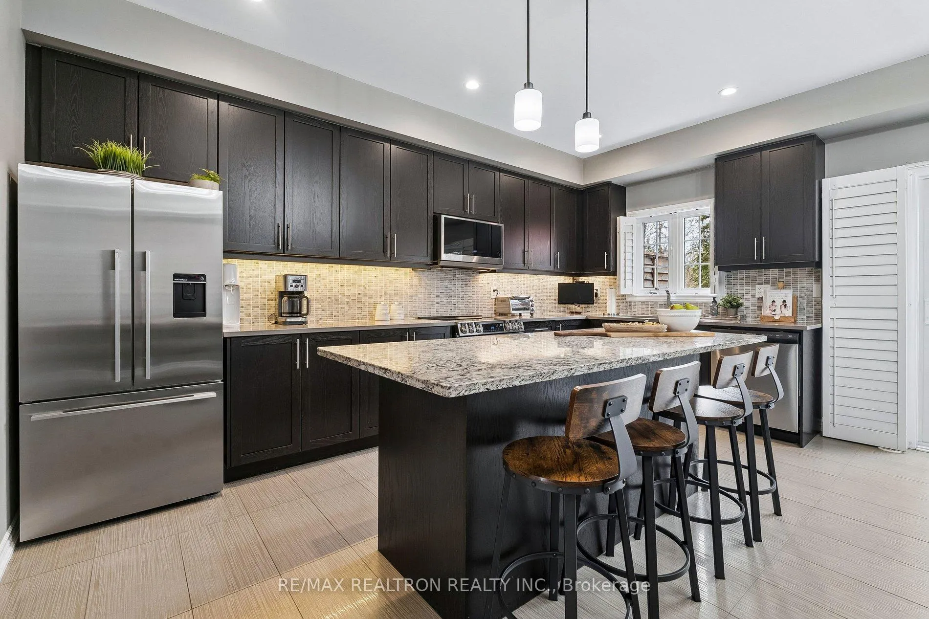 Photo 10 of 216 Appleton Court, Newmarket, Central Newmarket — HOMEH