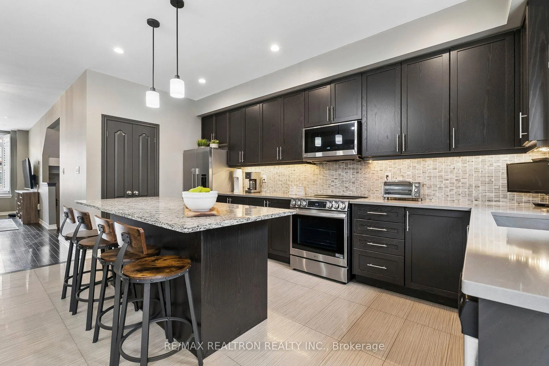 Photo 11 of 216 Appleton Court, Newmarket, Central Newmarket — HOMEH