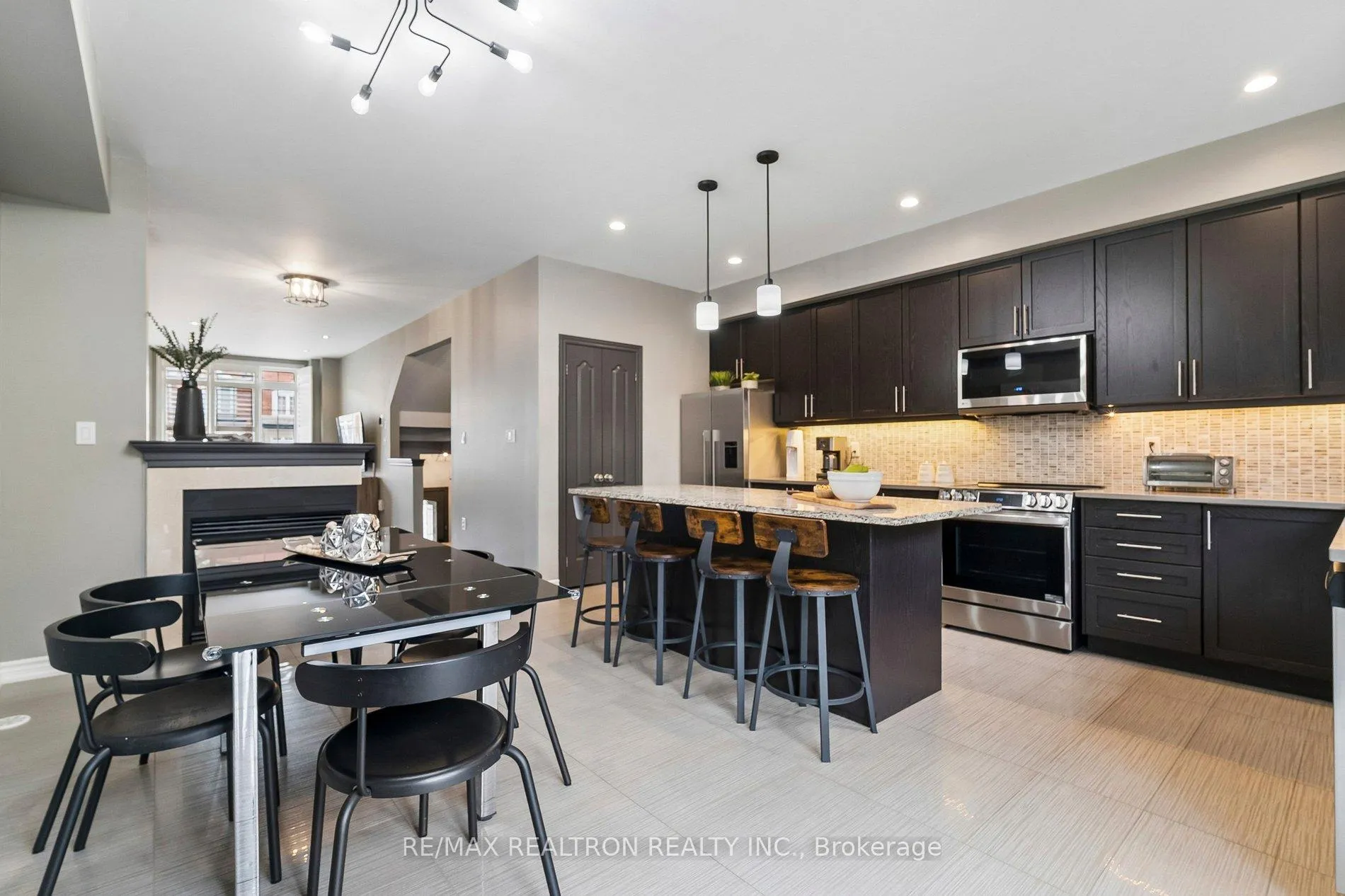 Photo 14 of 216 Appleton Court, Newmarket, Central Newmarket — HOMEH