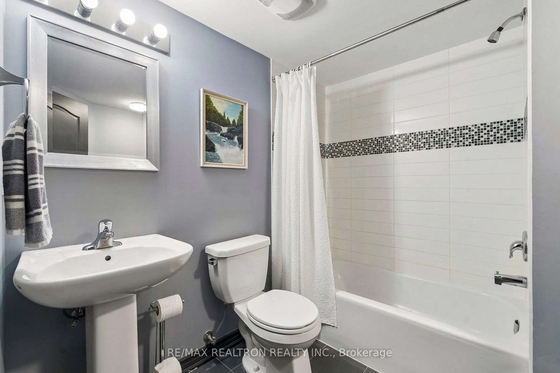 Photo 37 of 216 Appleton Court, Newmarket, Central Newmarket — HOMEH