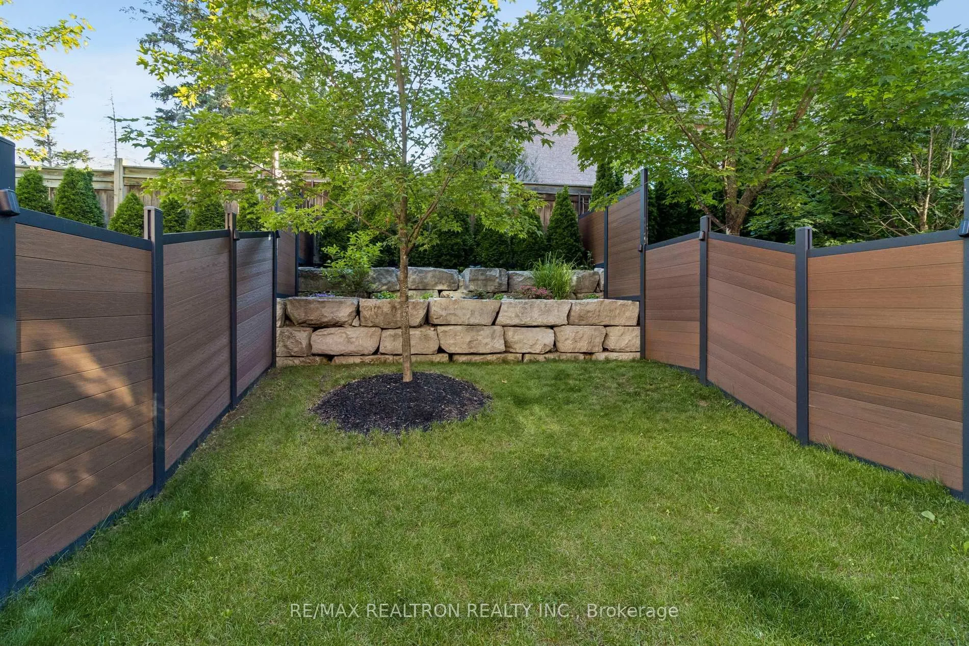 Photo 41 of 216 Appleton Court, Newmarket, Central Newmarket — HOMEH
