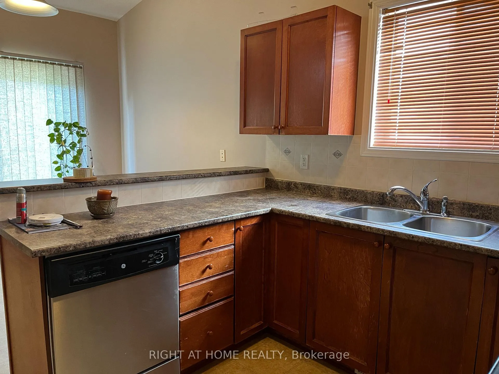 Photo 13 of 270 Deercroft Avenue, Ottawa, Barrhaven - Longfields — HOMEH