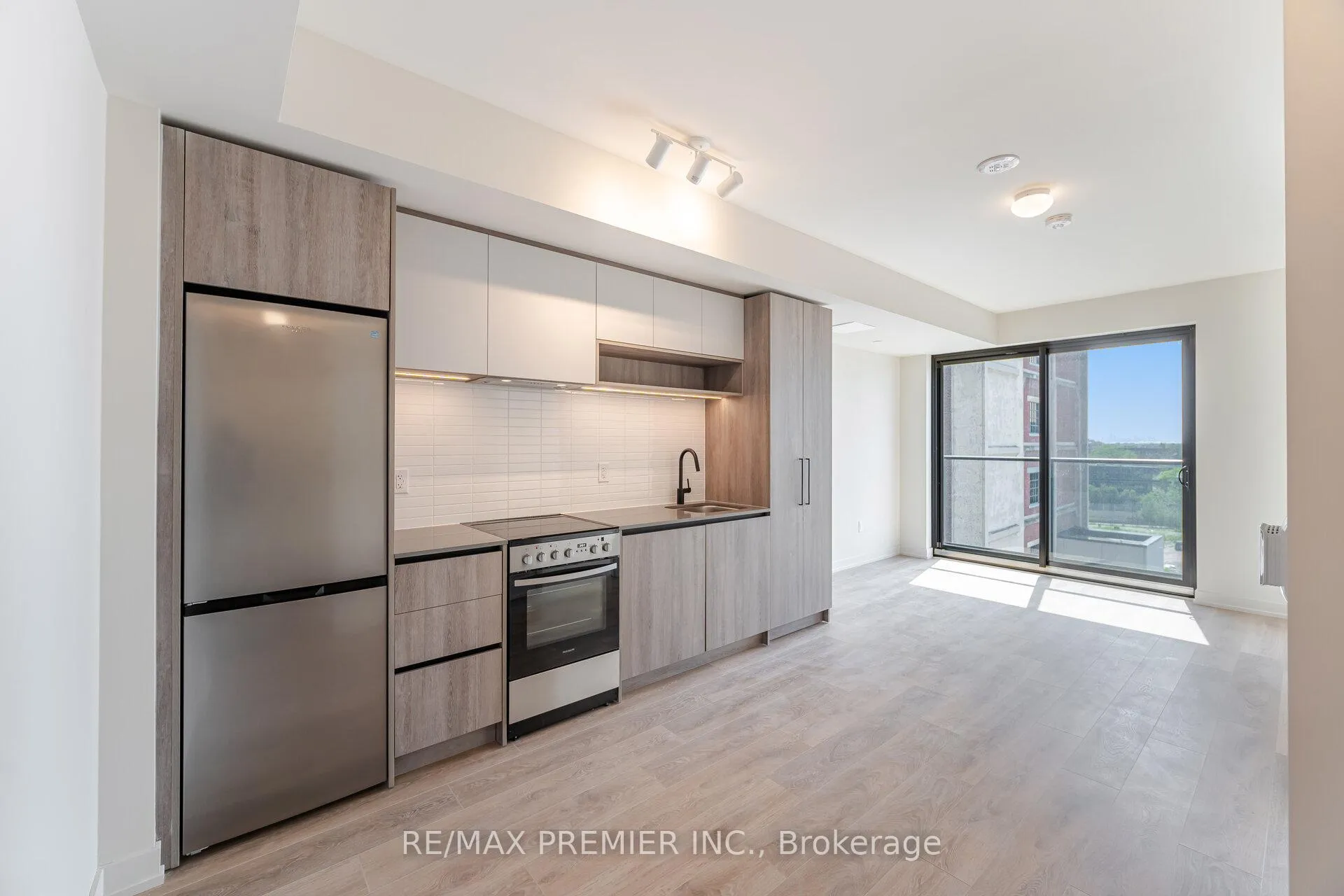 Photo 4 of Unit 708, 181 Sterling Avenue, Toronto, Dufferin Grove — HOMEH