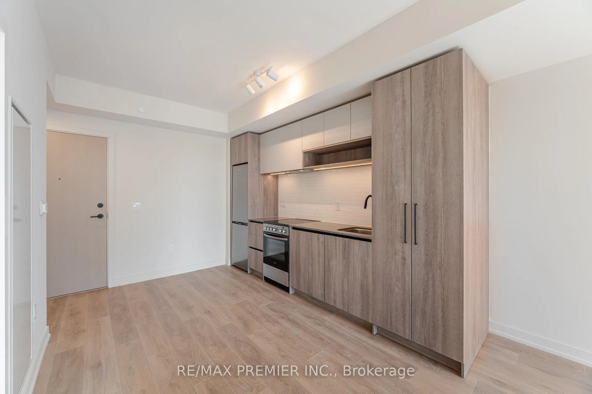 Photo 6 of Unit 708, 181 Sterling Avenue, Toronto, Dufferin Grove — HOMEH