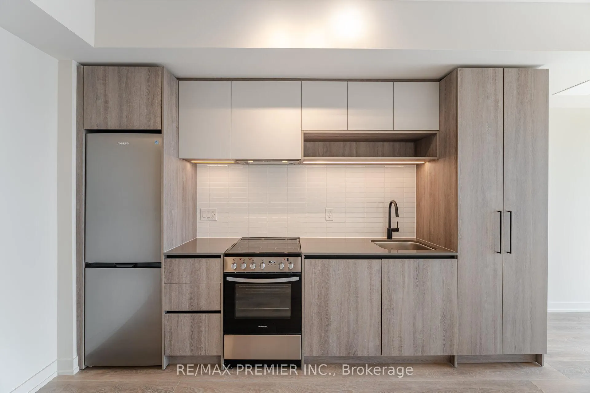 Photo 7 of Unit 708, 181 Sterling Avenue, Toronto, Dufferin Grove — HOMEH