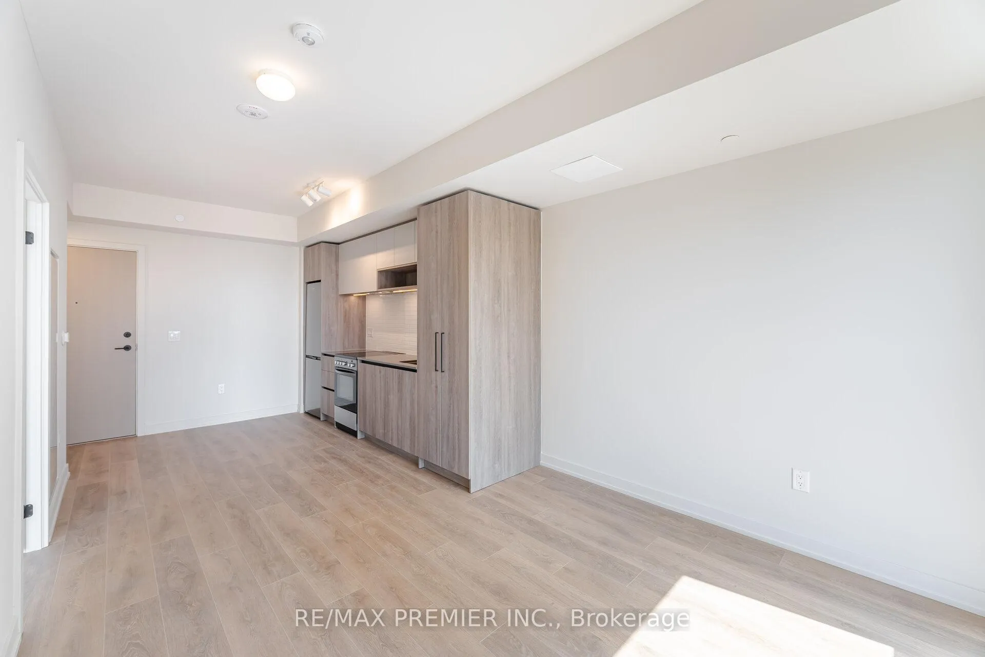 Photo 10 of Unit 708, 181 Sterling Avenue, Toronto, Dufferin Grove — HOMEH