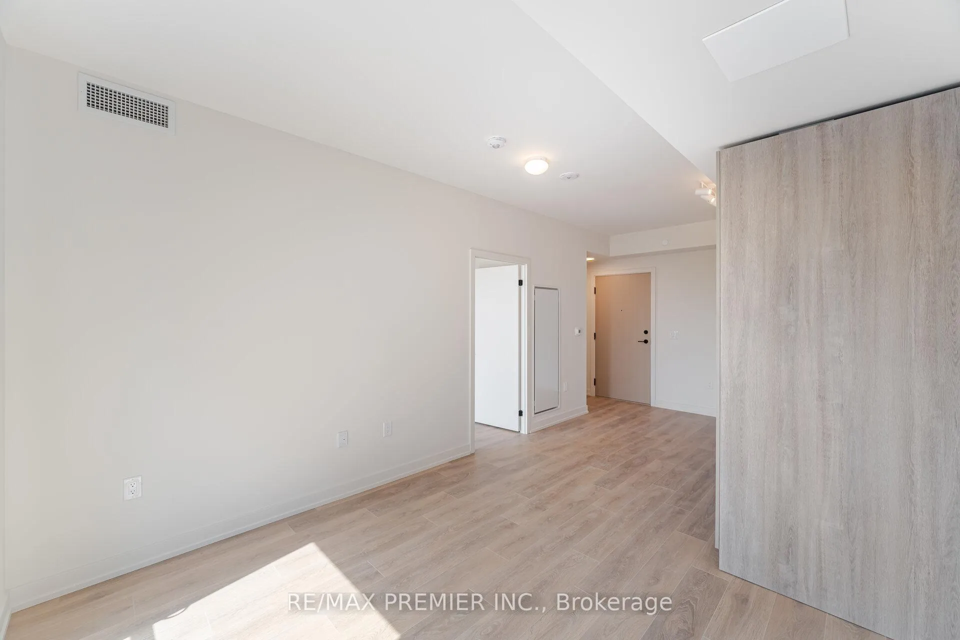 Photo 12 of Unit 708, 181 Sterling Avenue, Toronto, Dufferin Grove — HOMEH