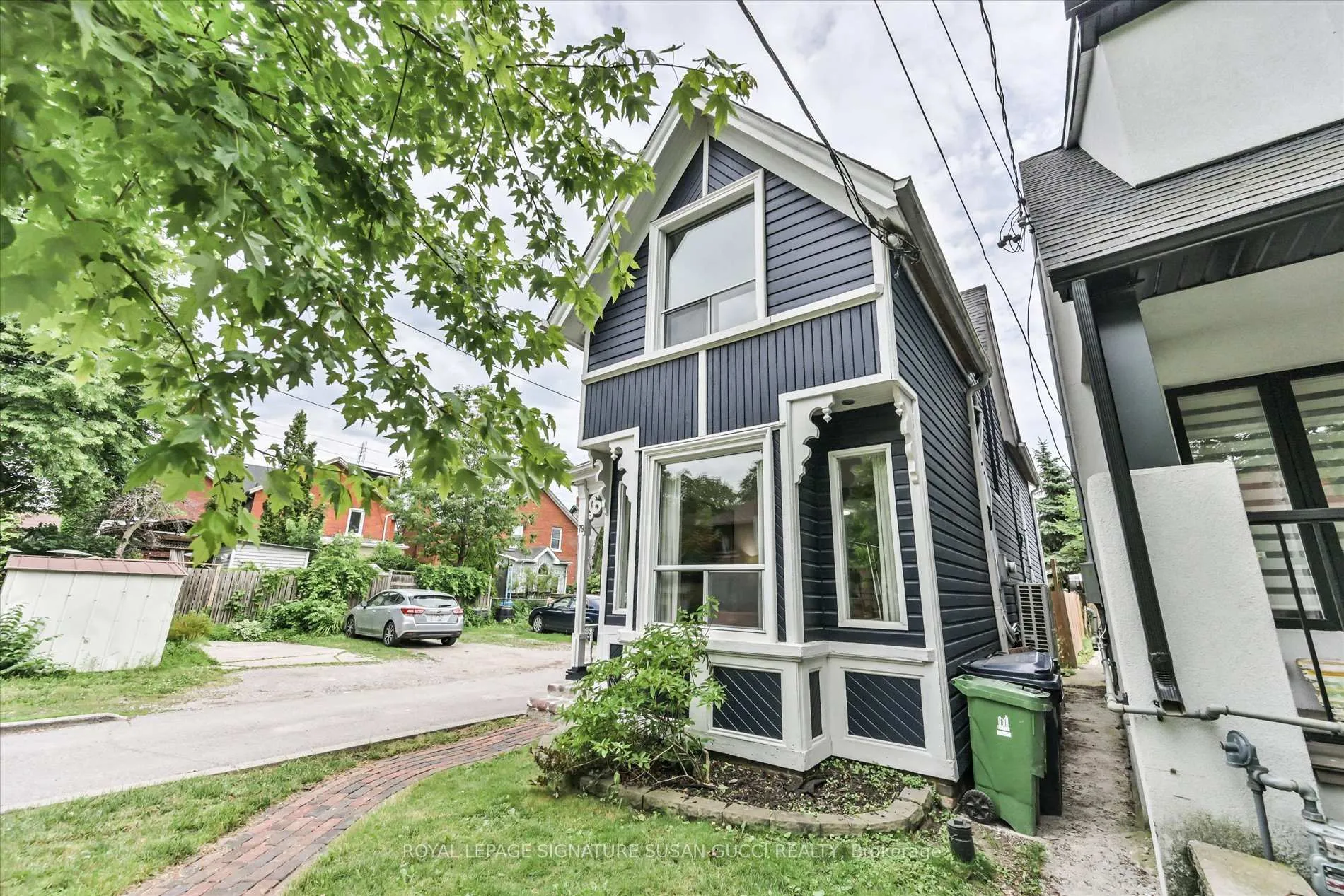 Photo 4 of 79 Balfour Avenue, Toronto, East End-Danforth — HOMEH