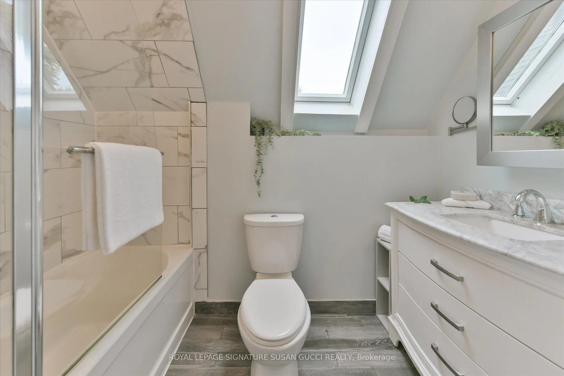 Photo 26 of 79 Balfour Avenue, Toronto, East End-Danforth — HOMEH