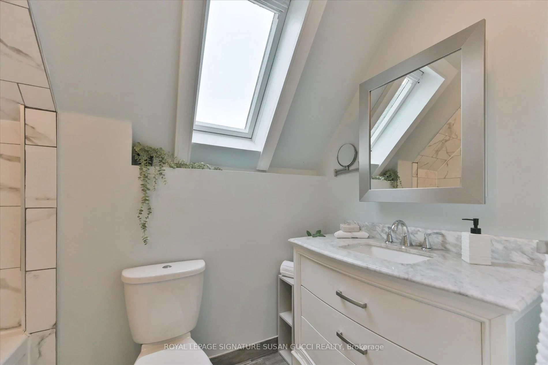 Photo 27 of 79 Balfour Avenue, Toronto, East End-Danforth — HOMEH