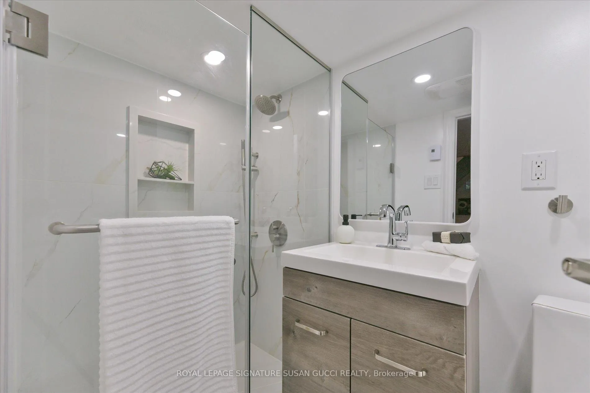 Photo 34 of 79 Balfour Avenue, Toronto, East End-Danforth — HOMEH