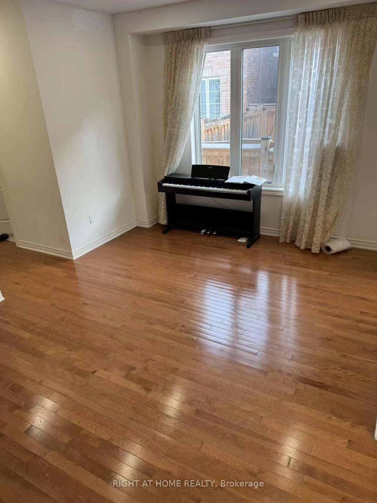 Photo 2 of 127 Wilfred Murison Avenue, Markham, Berczy — HOMEH