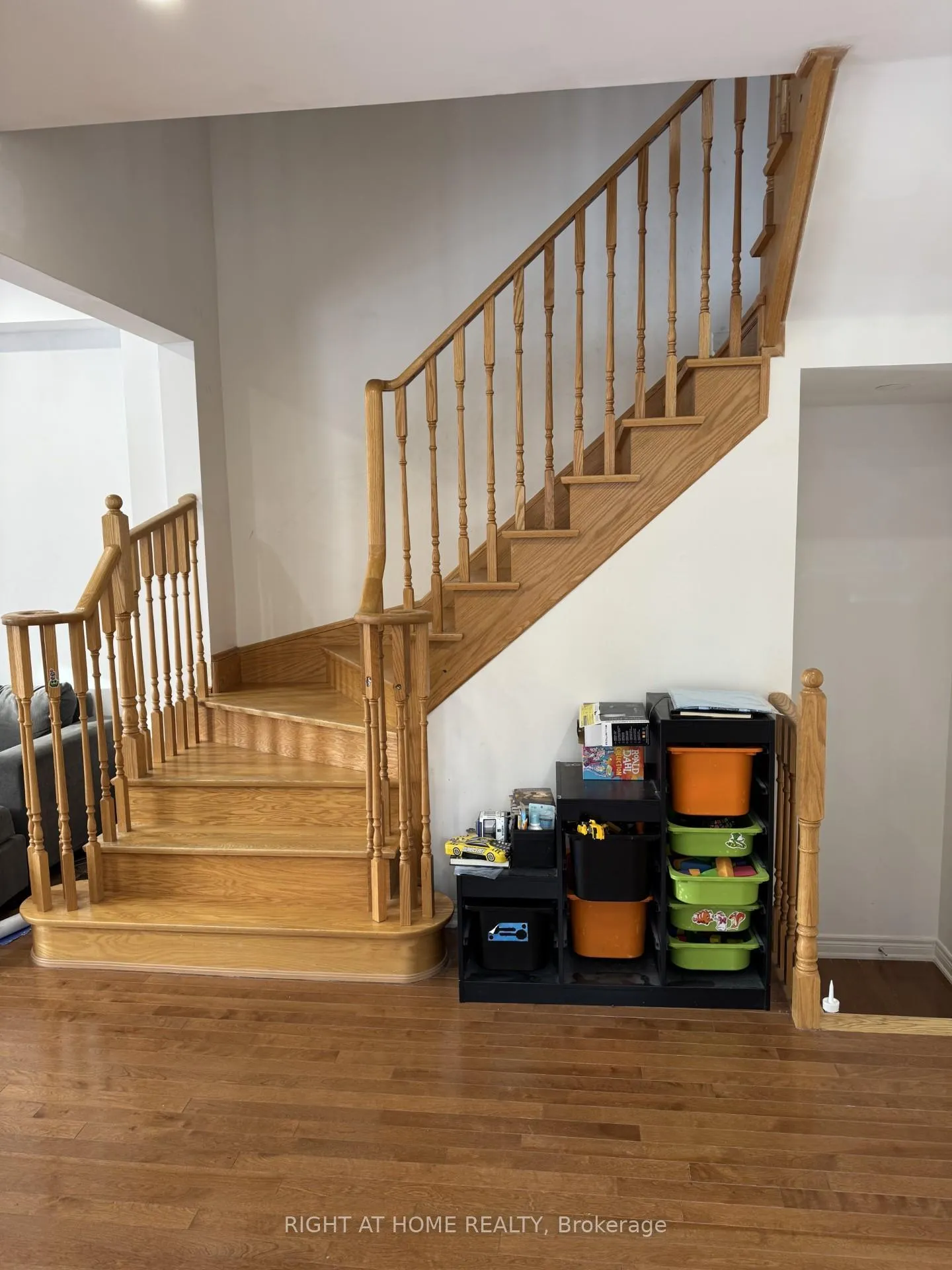 Photo 5 of 127 Wilfred Murison Avenue, Markham, Berczy — HOMEH