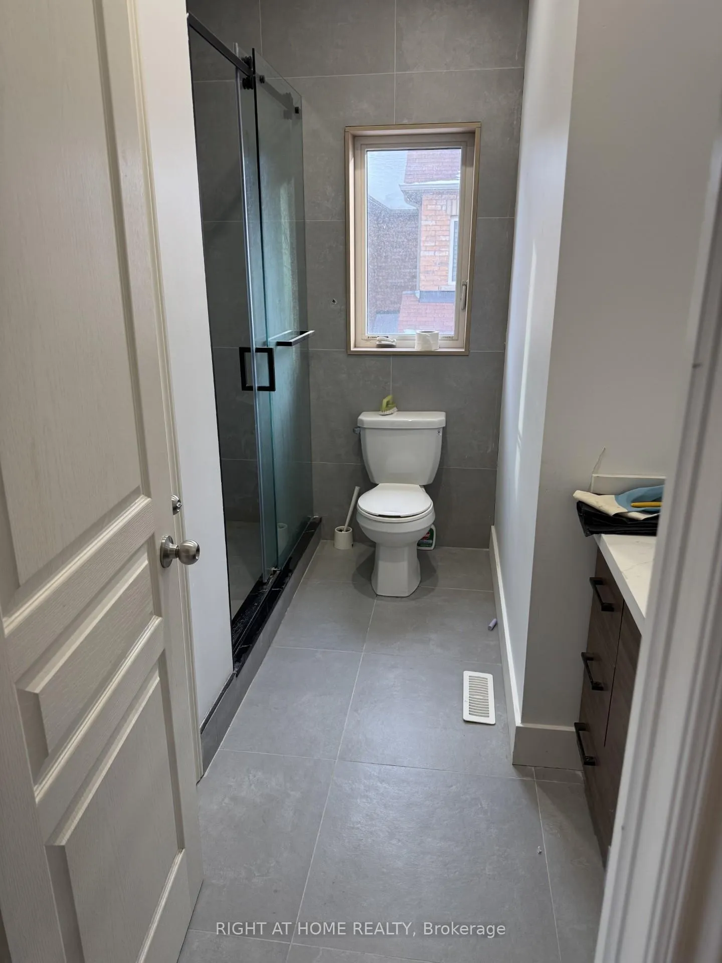 Photo 8 of 127 Wilfred Murison Avenue, Markham, Berczy — HOMEH