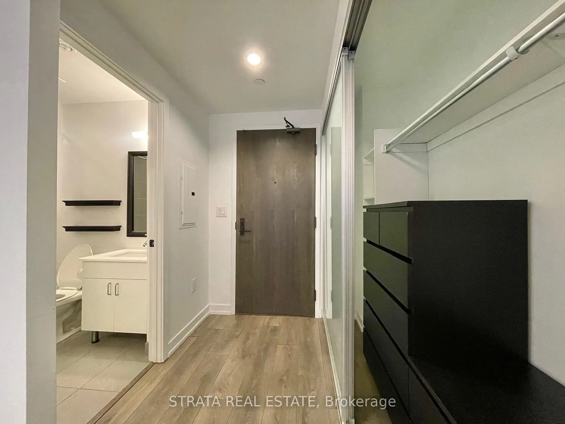 Photo 4 of Unit 2507, 426 University Avenue, Toronto, University — HOMEH
