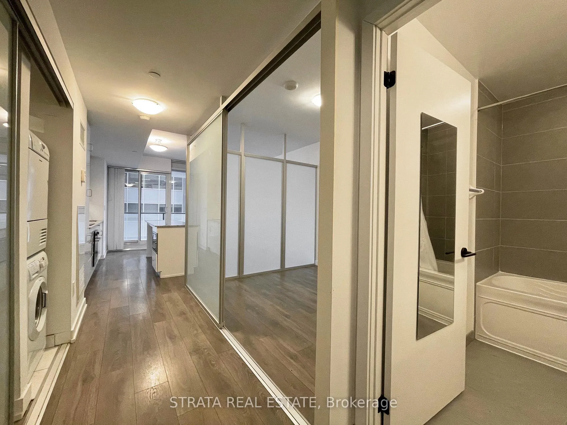 Photo 6 of Unit 2507, 426 University Avenue, Toronto, University — HOMEH