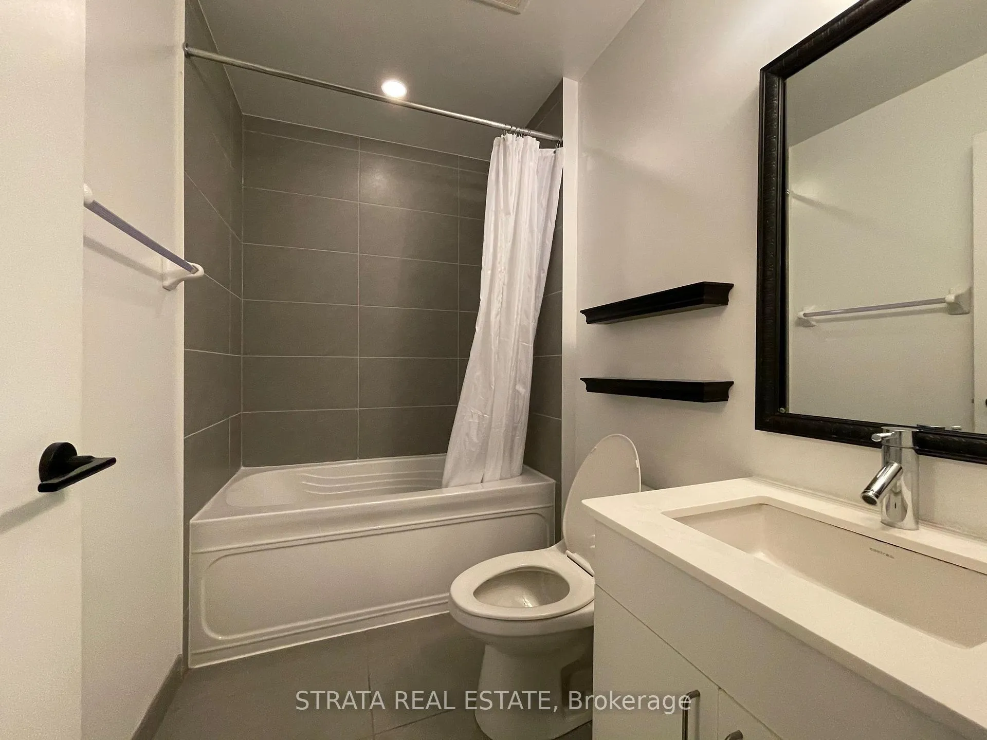 Photo 10 of Unit 2507, 426 University Avenue, Toronto, University — HOMEH