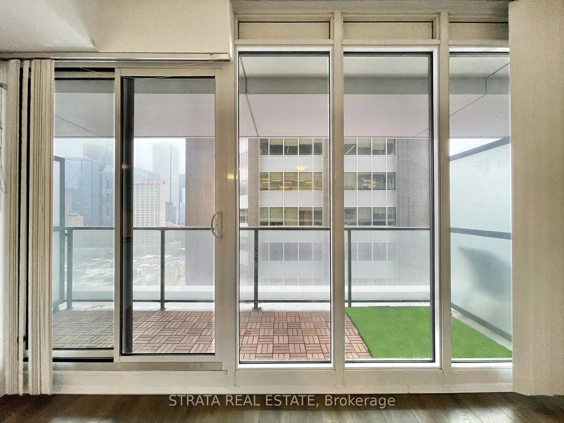 Photo 11 of Unit 2507, 426 University Avenue, Toronto, University — HOMEH