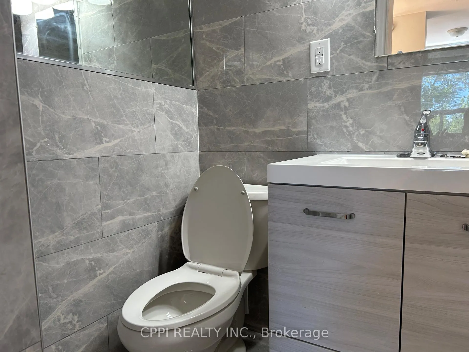 Photo 2 of Unit 302, 6 Hill Heights Road, Etobicoke, Stonegate-Queensway — HOMEH