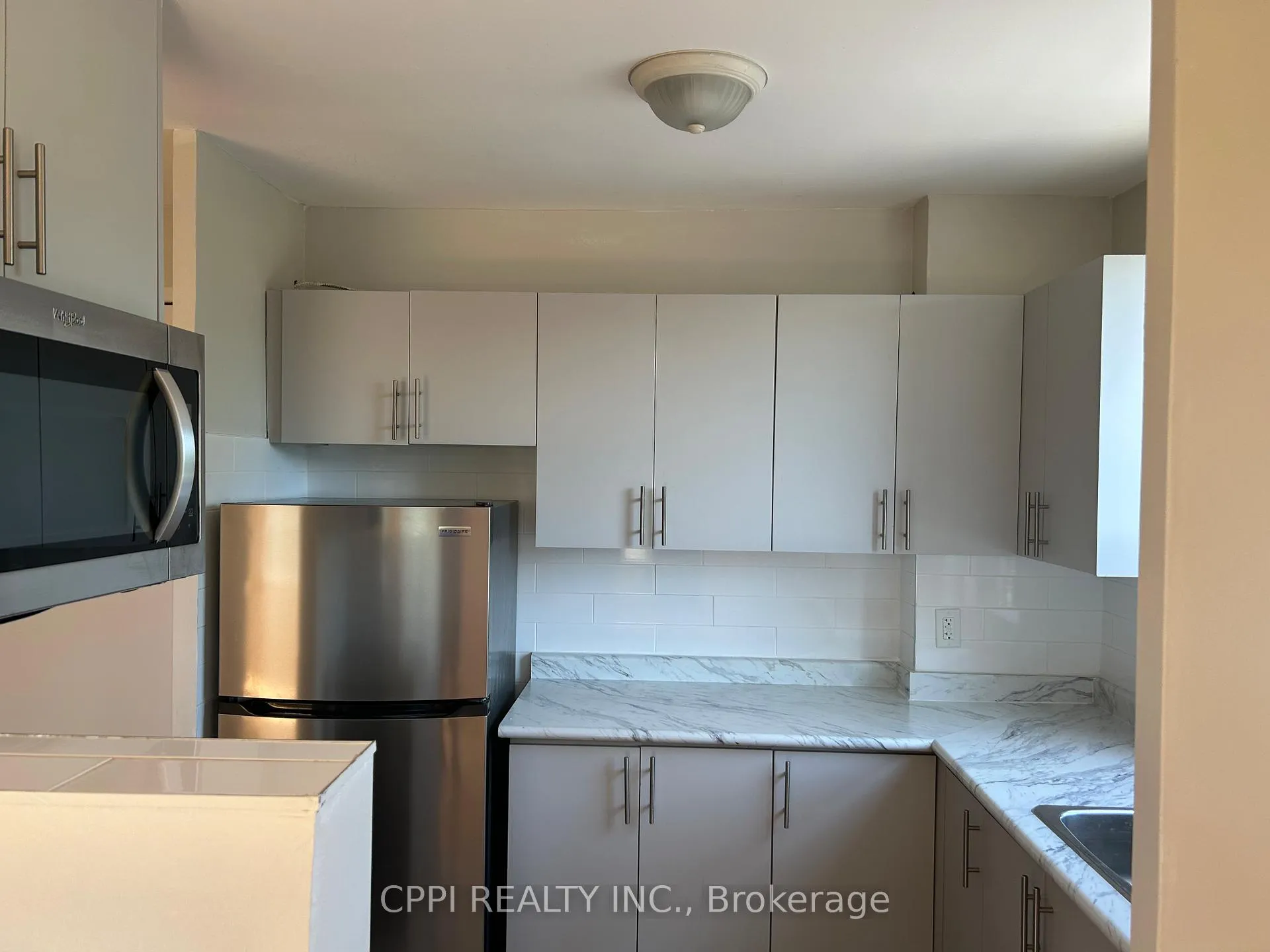 Photo 4 of Unit 302, 6 Hill Heights Road, Etobicoke, Stonegate-Queensway — HOMEH