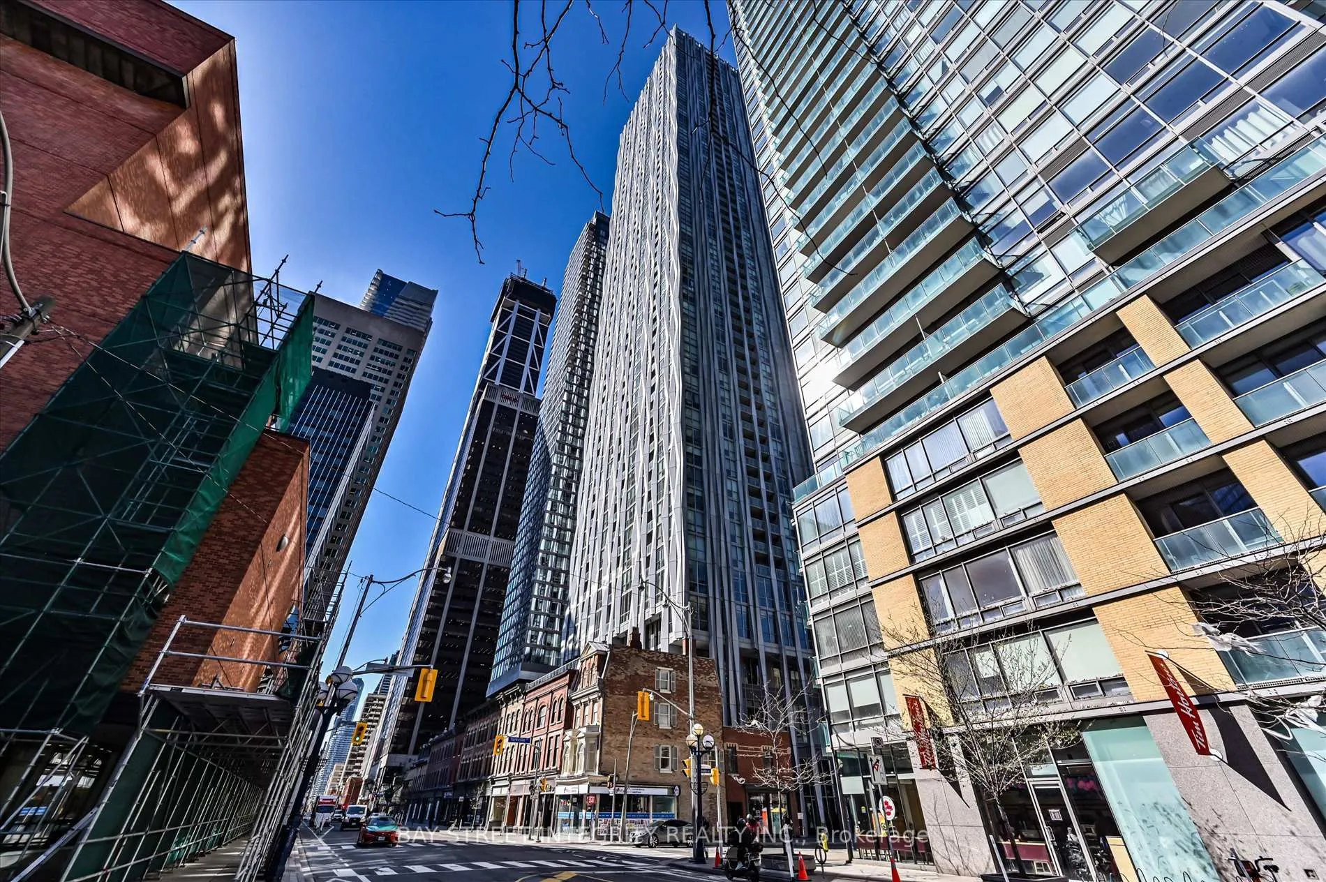 Front of Unit 3208, 1 Yorkville Avenue