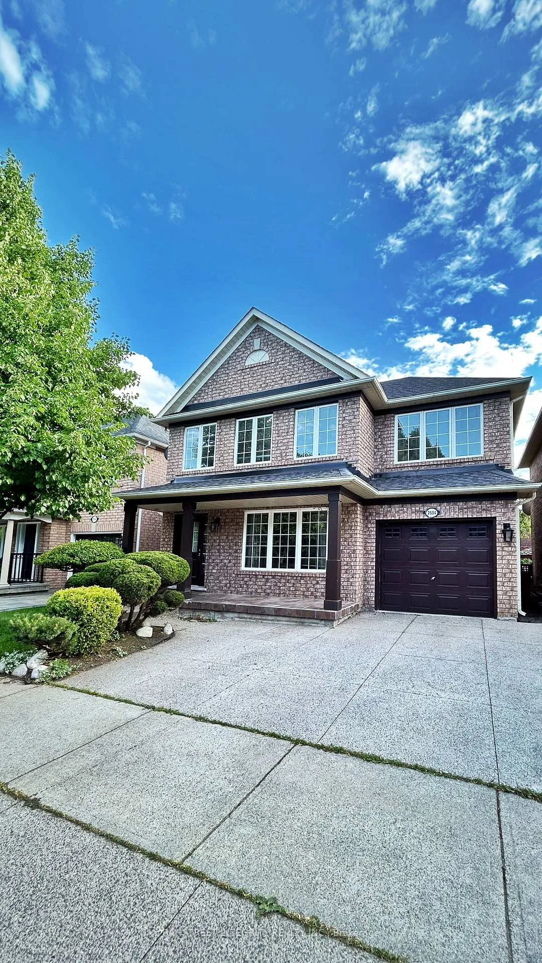 Front of 2594 Dashwood Drive