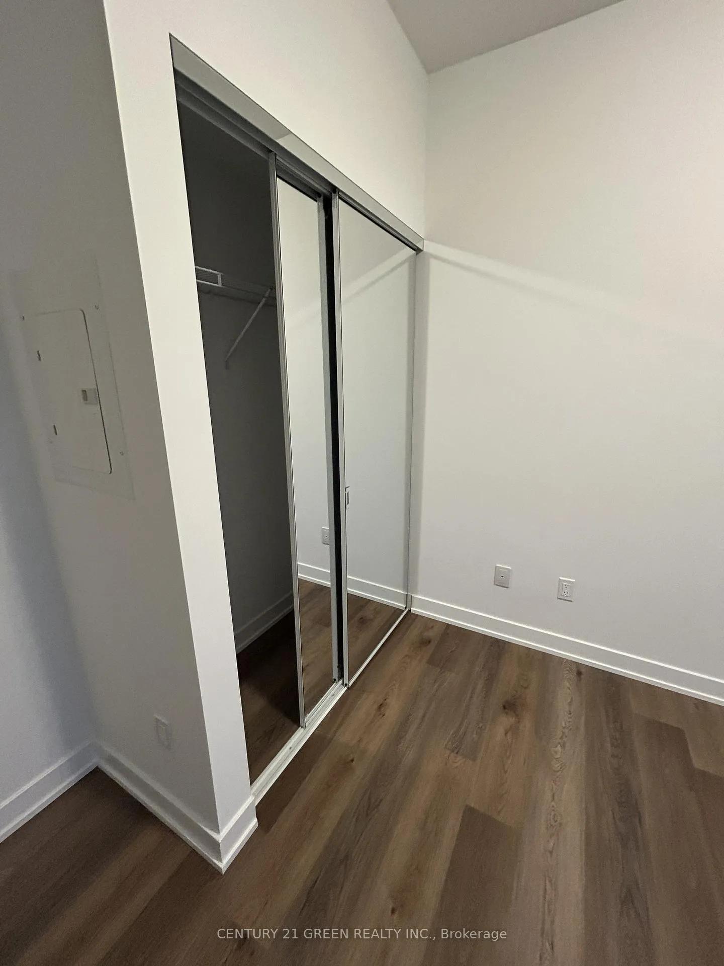 Photo 6 of Unit 504, 2075 Lakeshore Road, Burlington, Brant — HOMEH