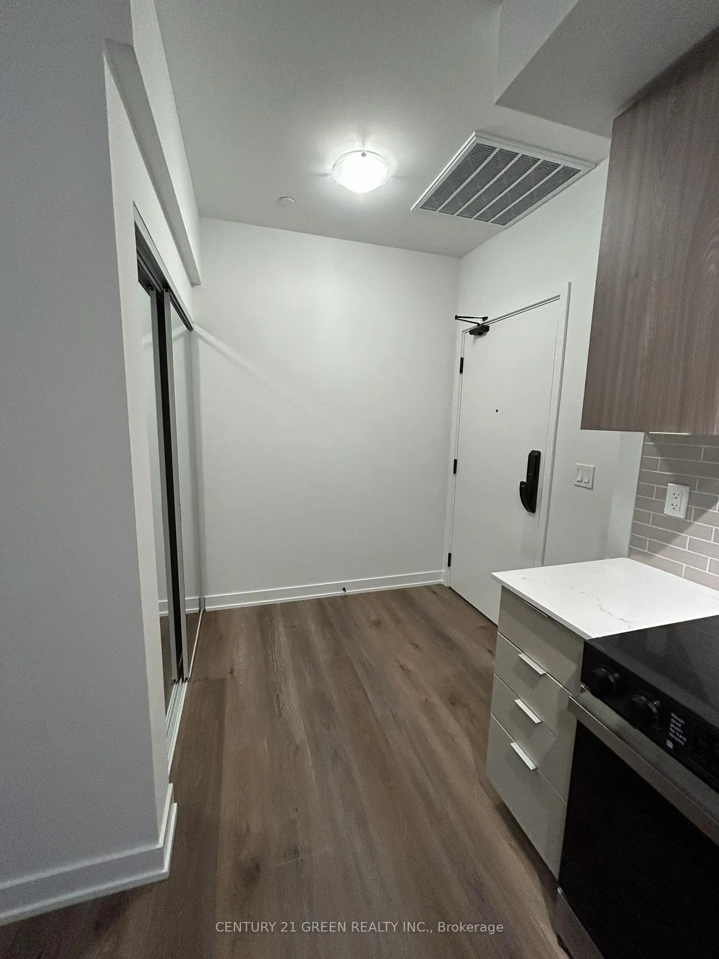 Photo 7 of Unit 504, 2075 Lakeshore Road, Burlington, Brant — HOMEH