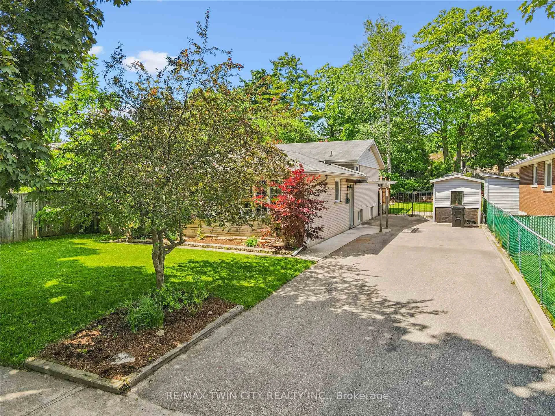 Photo 3 of 107 Queenston Drive, Kitchener — HOMEH
